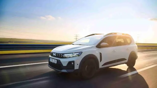 DACIA Jogger 2027 facelift autostrada