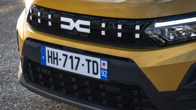 DACIA Sandero 2027 electrica grila fata