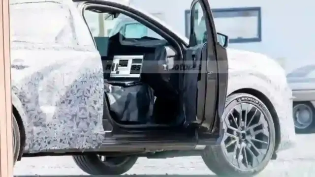 DACIA Striker 2026 4x4 interior usa