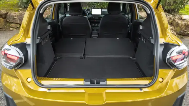 DACIA Sandero Stepway 2026 Hybrid spatiu portbagaj
