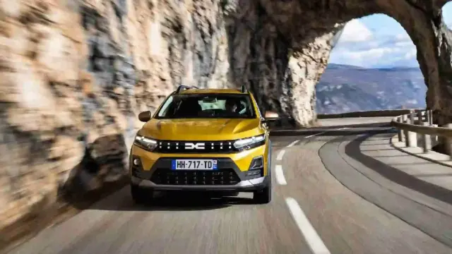 DACIA Sandero Stepway 2026 Hybrid tunel