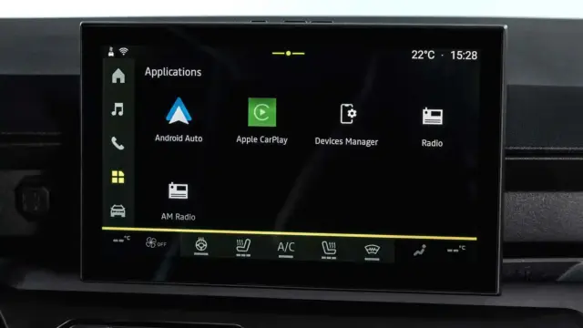 Interiorul DACIA Striker 2026 apple carplay