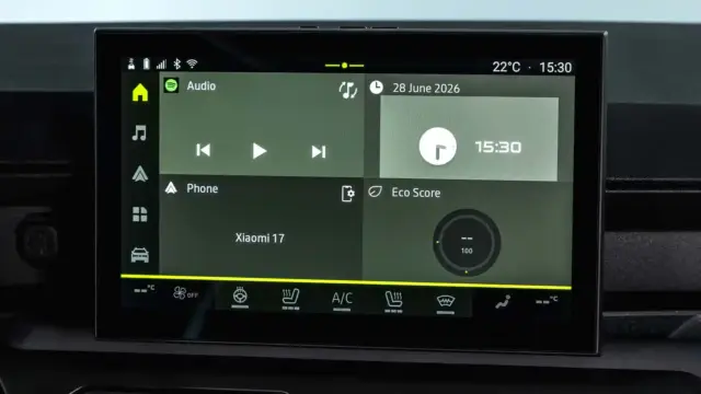 Interiorul DACIA Striker 2026 infotainment muzica