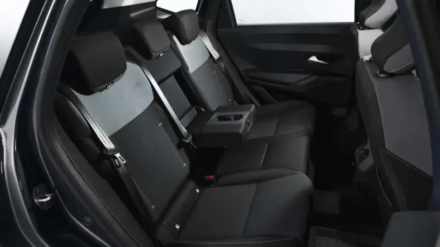 Interiorul DACIA Striker 2026 scaune spate