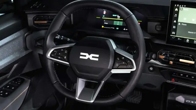 Interiorul DACIA Striker 2026 volan bord
