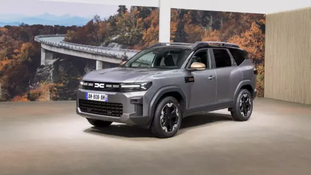 motorizarea DACIA Bigster spatiu portbagaj hibrid