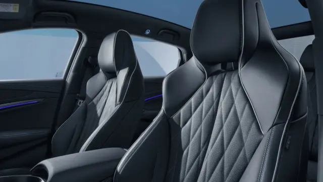 BYD Seal facelift 2026 interior scaune
