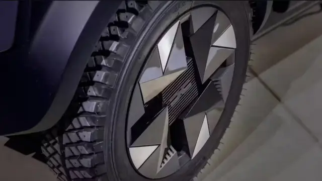 DACIA Hipster cauciuc lansare