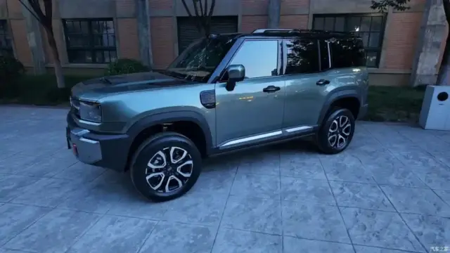Geely Galaxy Cruiser 700 lateral
