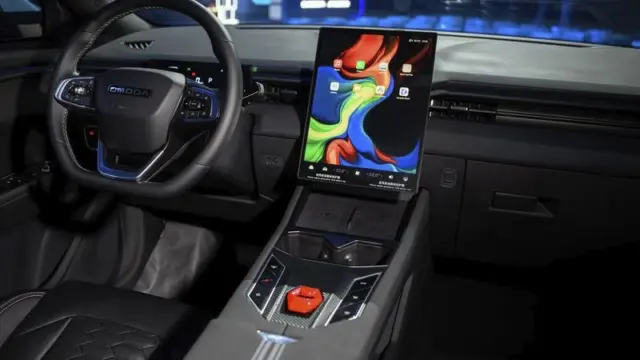 Omoda 4 interior