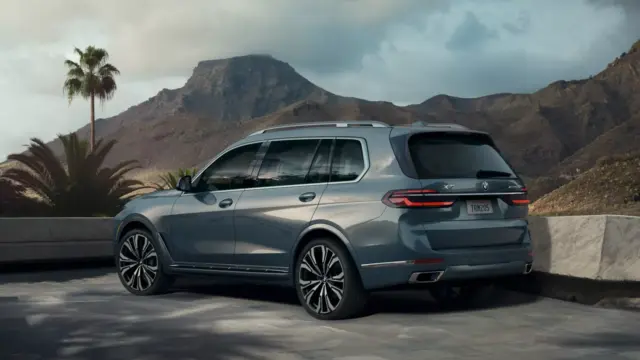 BMW X7 lateral spate