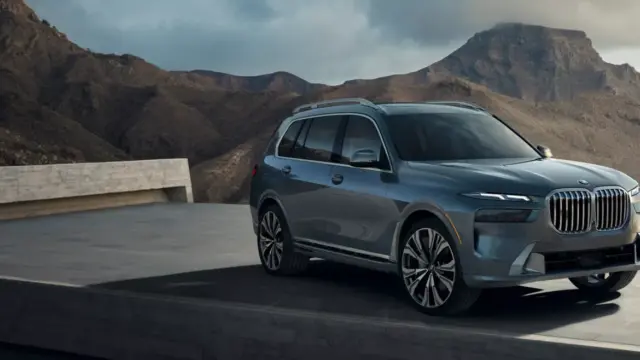 BMW X7 lateral