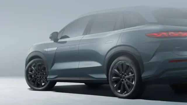 BYD Atto 8 lateral