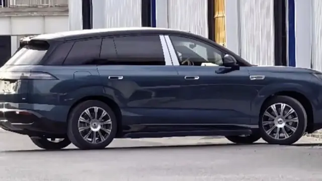 BYD Denza N8 EV lateral