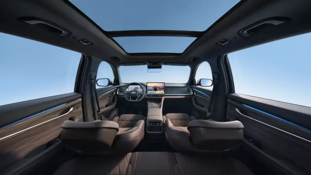 Geely Monjaro EM-i interior panoramic