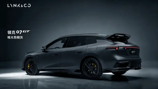 Lynk & Co 07 GT spate