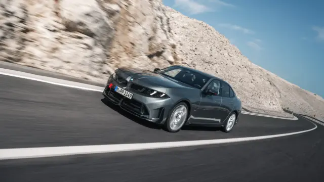 P90657910_highRes_the-new-bmw-3-series
