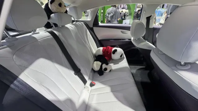 Volkswagen Jetta M6 interior