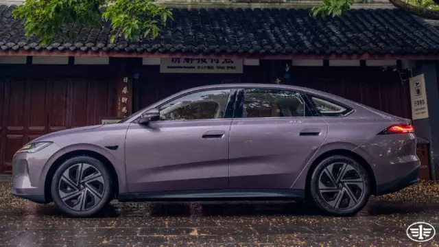 Volkswagen Jetta M6 lateral