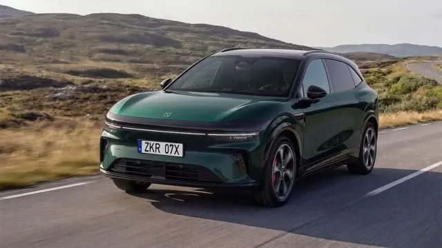 Zeekr X7 șosea